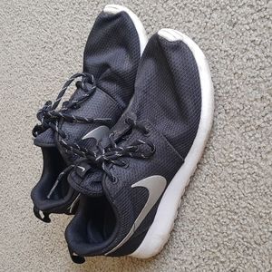 Ladies Nike Sneakers Black Size 7.5